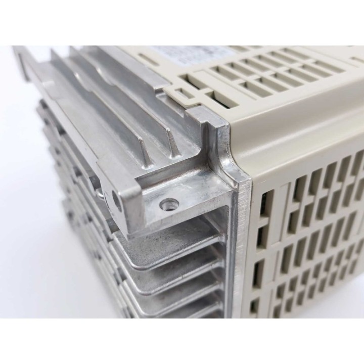 OMRON   YASKAWA CIMR-V7AZ40P4 OMRON   YASKAWA CIMR-V7AZ40P4