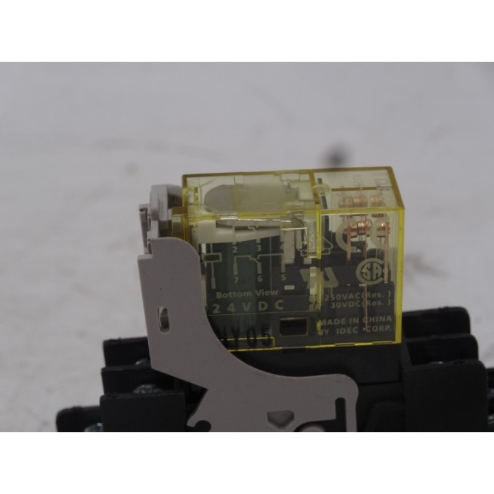 IDEC IDEC RJ2S-CL-D24 + gniazdo SJ2S-05B IDEC IDEC RJ2S-CL-D24 + gniazdo SJ2S-05B