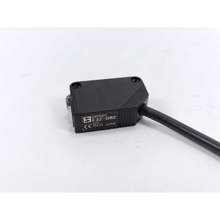 OMRON E3Z-D82