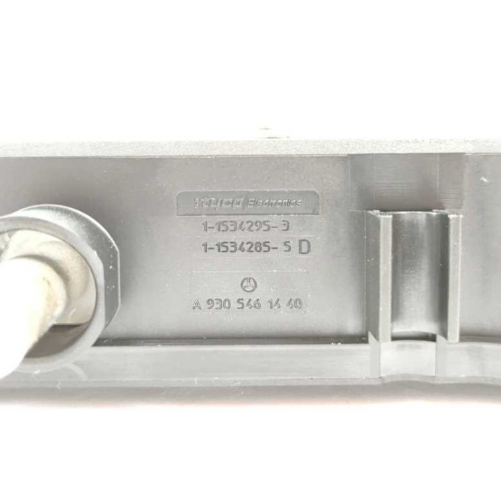 Mercedes-Benz A9305461040