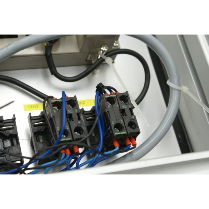 Omron Zestaw: 1x Omron NS8-TV00-V2, 3x Eaton M22-LED-, 1x Eaton M22-PVT