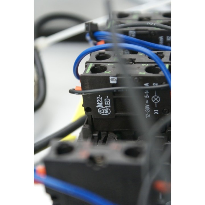 Omron Zestaw: 1x Omron NS8-TV00-V2, 3x Eaton M22-LED-, 1x Eaton M22-PVT