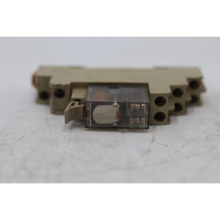 Omron Omron G2R-2-SND + gniazdo 3050YK