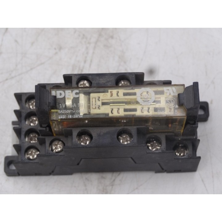 IDEC IDEC 1V-5A1BL-D24 + gniazdo SF1V-6-07L