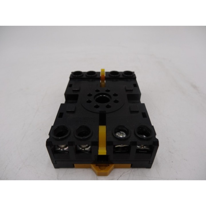 Omron Omron P2CF-08-E 250V AC