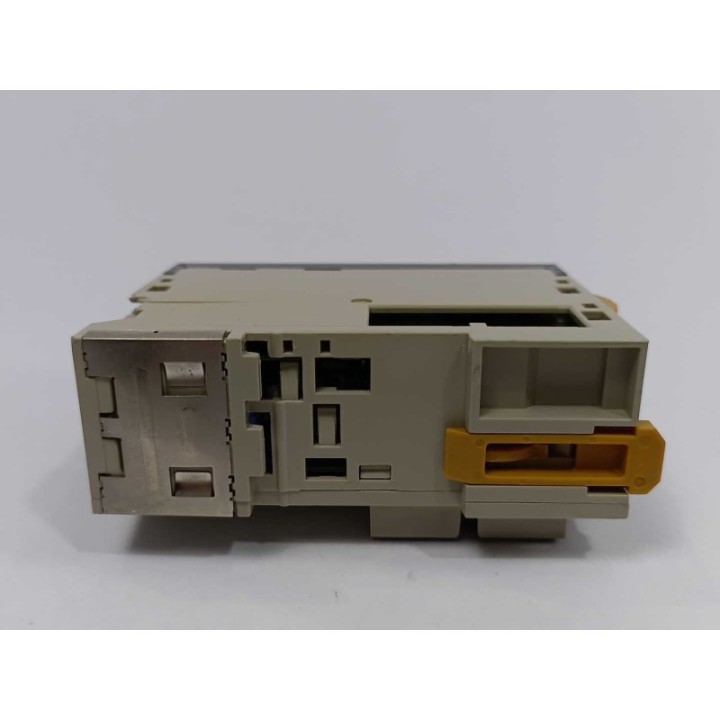 OMRON CJ1W-DA08C