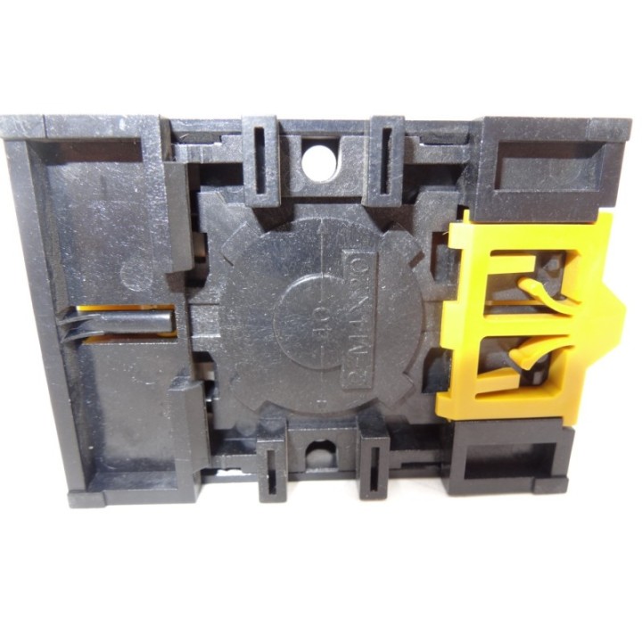 Omron Omron P2CF-08-E 250V AC