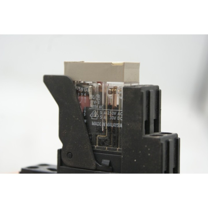 Omron OMRON P2RF-08-ESS 300VAC