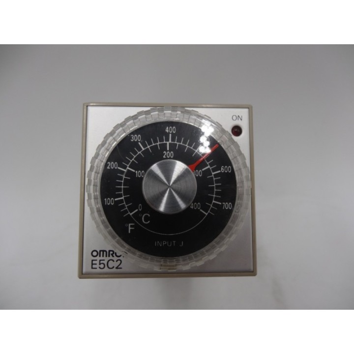 Omron Zestaw Omron E5C2-R20J +P2CF-08