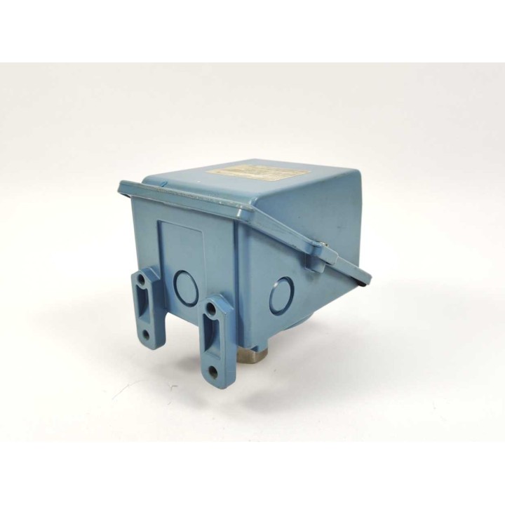 United Electric Controls Co. J402-552