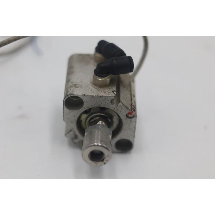 SMC CDQ2B20-5DCMZ + D-A93