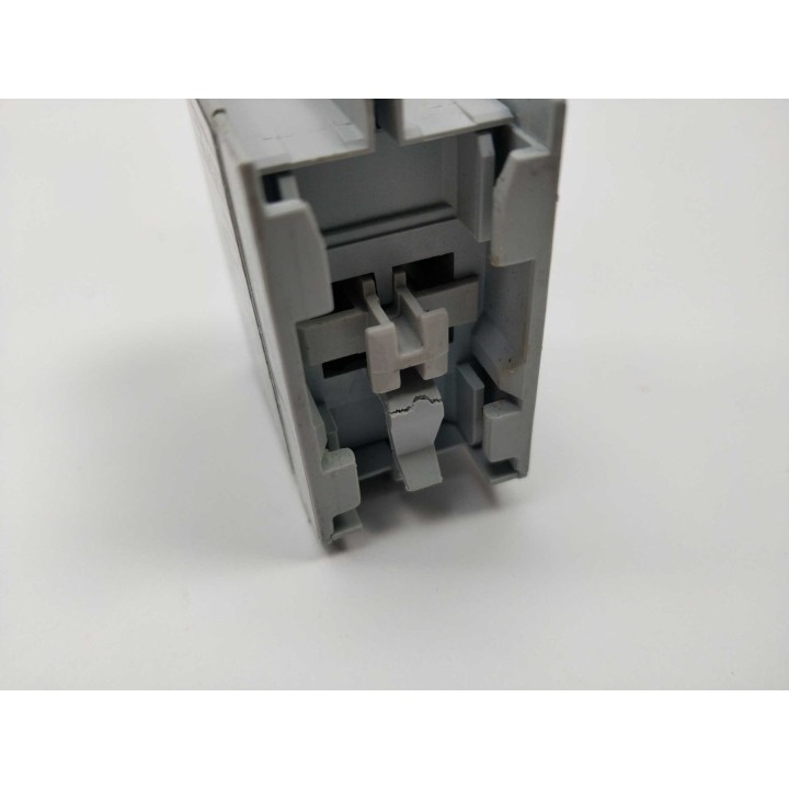 AB 100-F