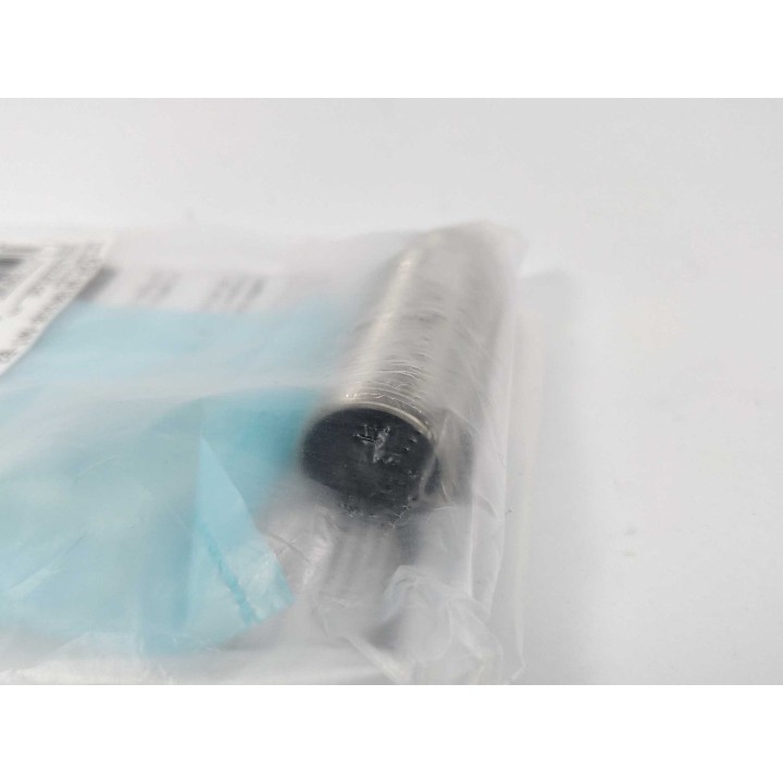 OMRON E2A-M18KS08-M1-B2